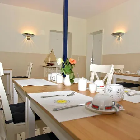 Hotel F-1010 Strandhaus Moenchgut Bed&breakfast Dz 26 Garten, Strandnah, Inkl Fruehstueck