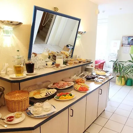 Hotel F-1010 Strandhaus Moenchgut Bed&breakfast Dz 26 Garten, Strandnah, Inkl Fruehstueck Lobbe
